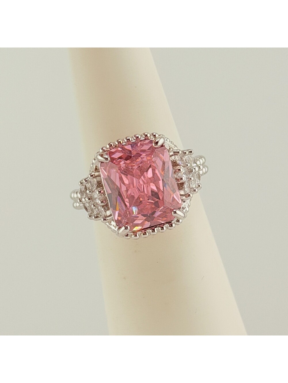 Bomb Party Sz 9 Game Of Thrones GOT Ring Rose Quartz on Rhodium RG93259